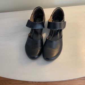 L’Artiste black shoes